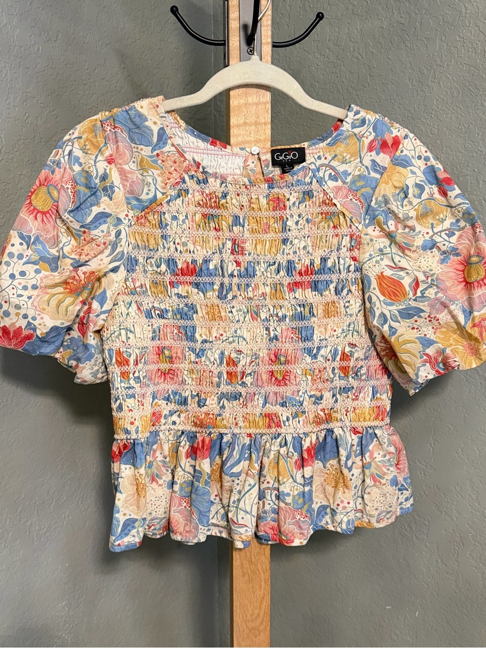 GiGio Floral Smocked Puff Sleeve Crop Top in Blue, Pink & Cream